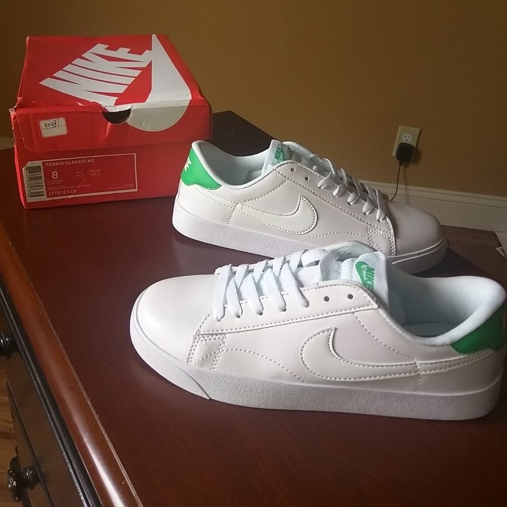 Nike Tennis shoes